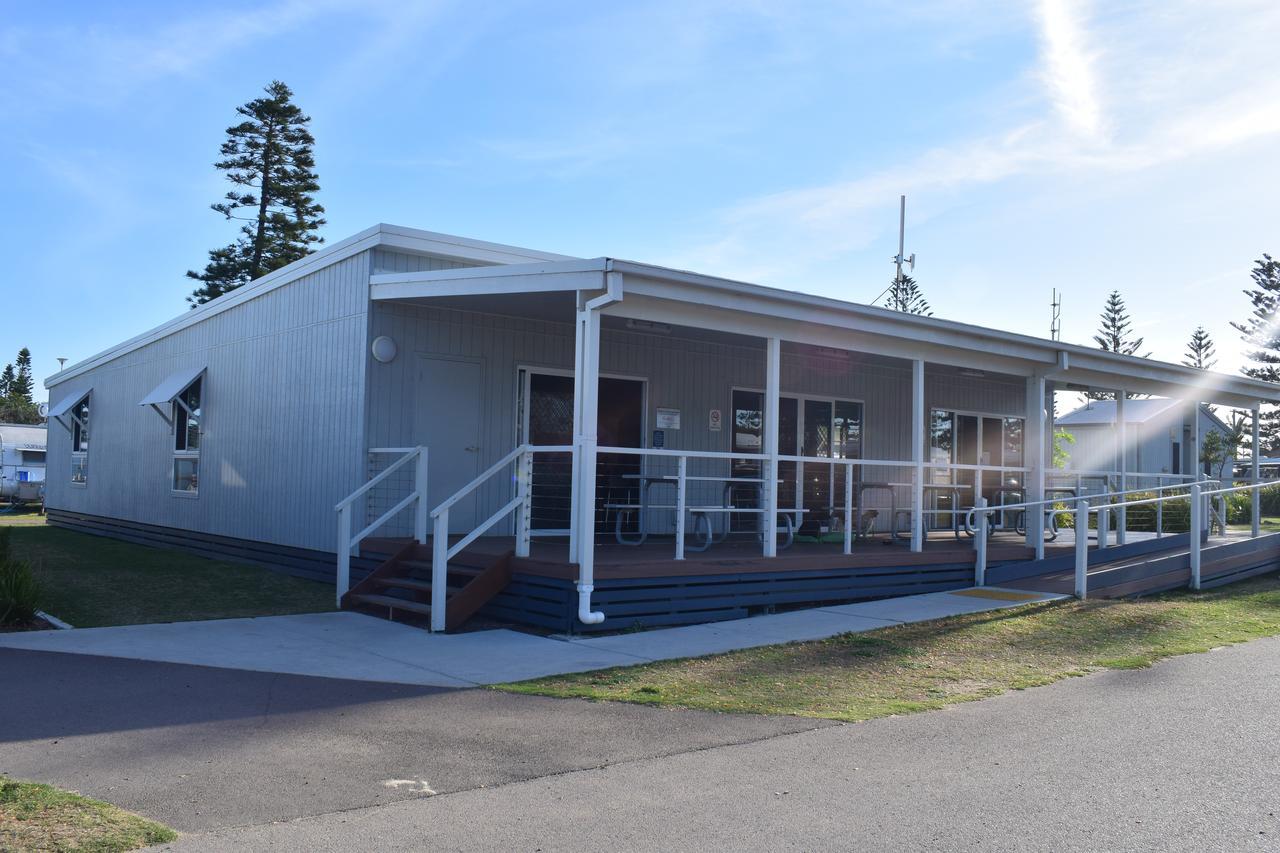 Hotel Nrma Stockton Beach Holiday Park Exterior foto